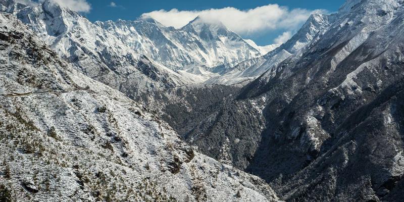 铝型材精密加工新突破：旭恒铝材薄壁件高速铣削的颤振抑制与刀具路径优化策略